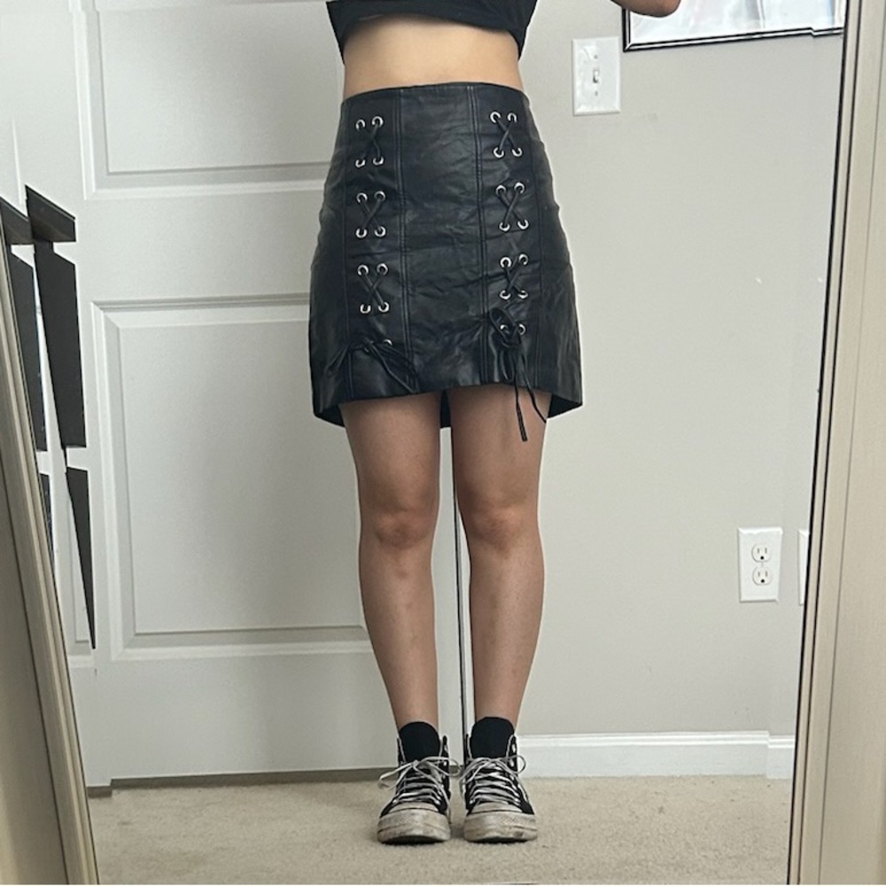 Black leather skirt 🎙️🍒